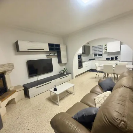 3 Bdr With Terrace 5 Min Walk To The 아파트 세인트폴스베이
