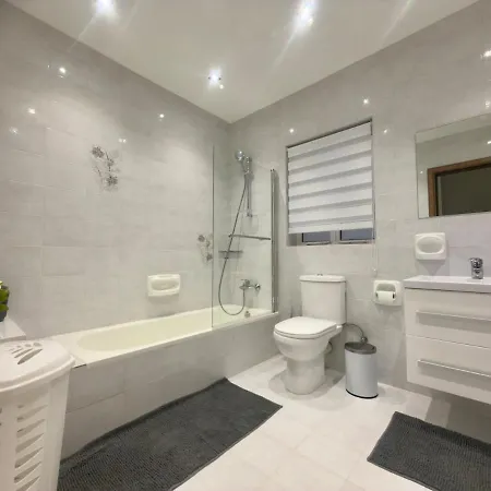 3 Bdr With Terrace 5 Min Walk To The 아파트 세인트폴스베이