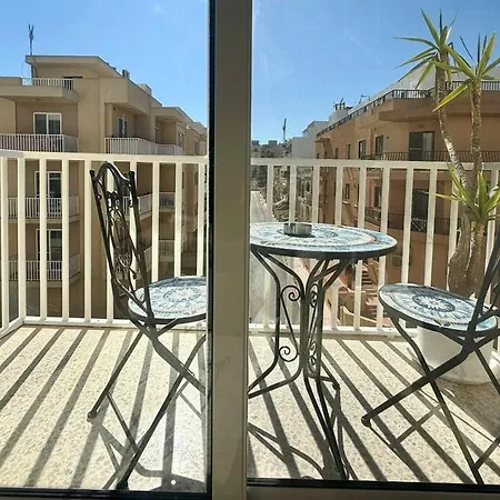 3 Bdr With Terrace 5 Min Walk To The 아파트 *