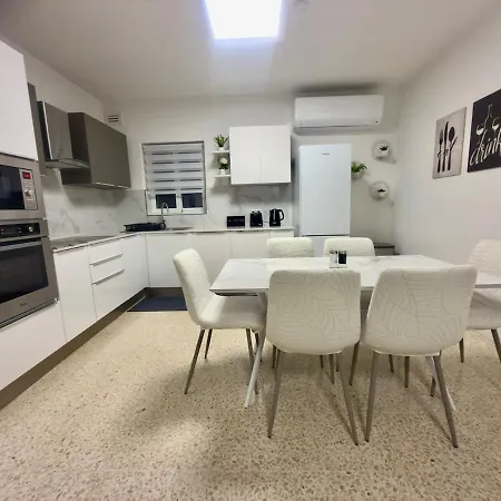 3 Bdr With Terrace 5 Min Walk To The *