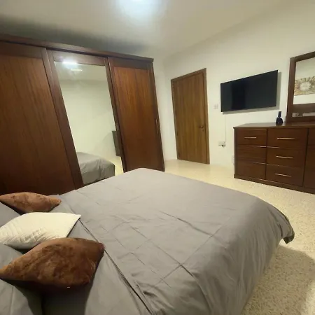 3 Bdr With Terrace 5 Min Walk To The 세인트폴스베이
